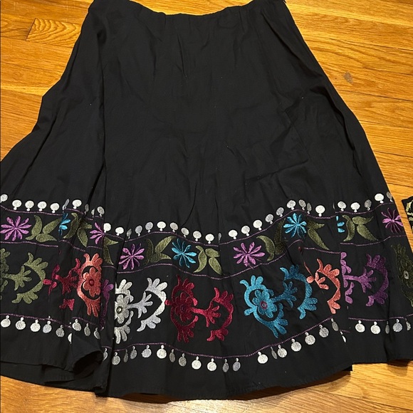 Sunny Leigh Black Skirt Womens Sz 8 Floral Embroidery Cotton - Picture 2 of 3